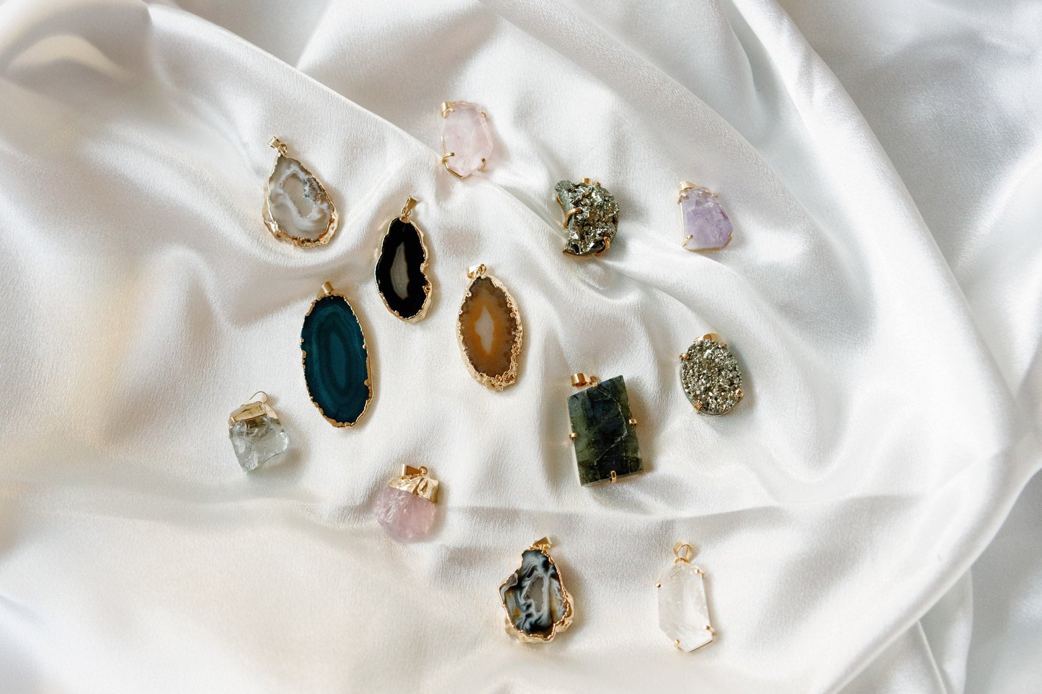 Gemstone Pendants & Chains