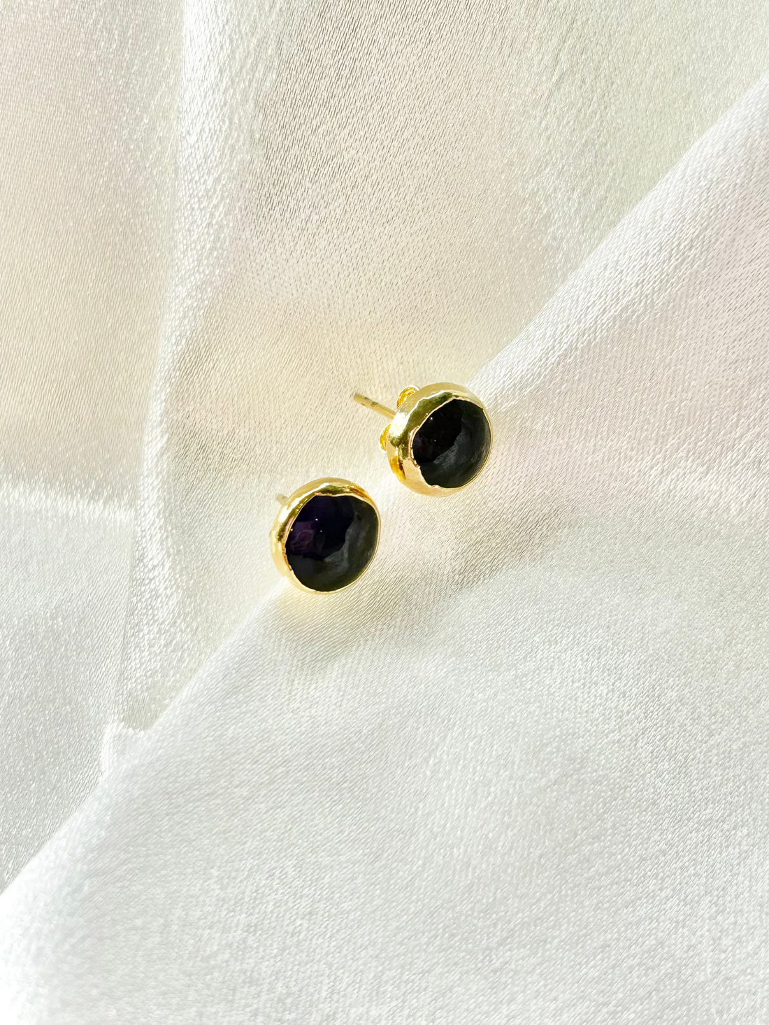 amethyst stud earrings with 18k plated edges. 