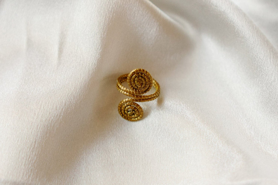 Solua Ring Golden Grass Spiral Design - Handwoven from Capim Dourado