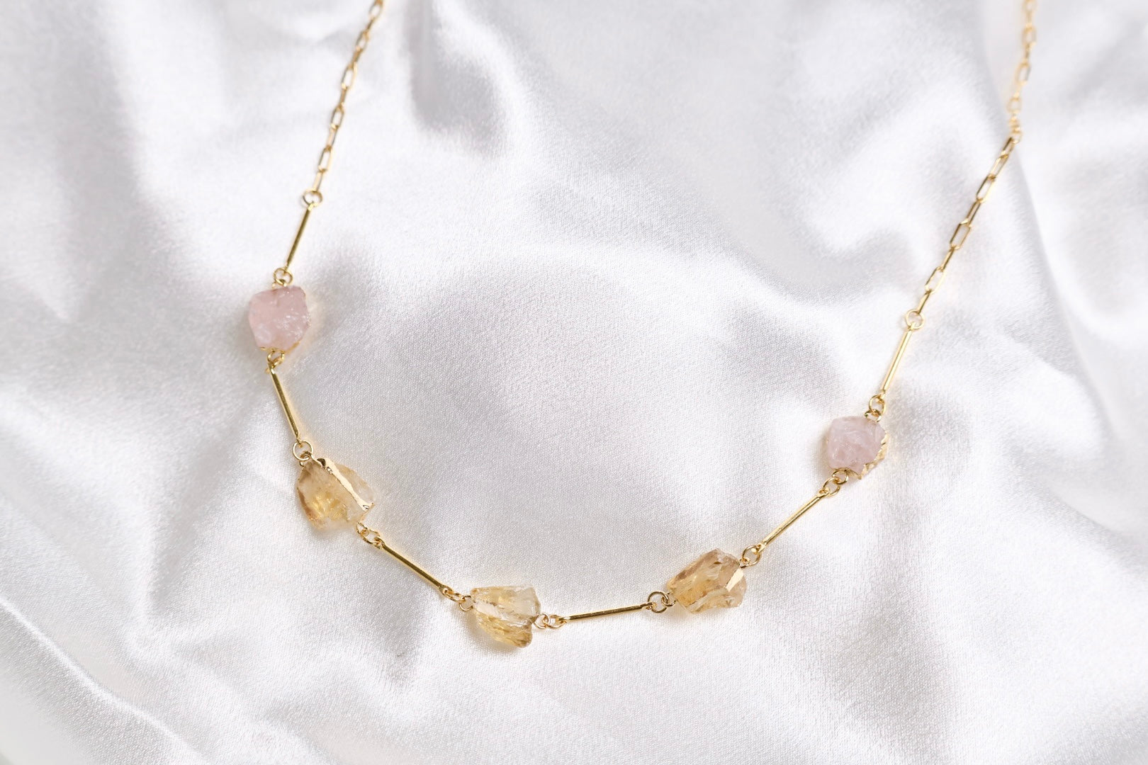 details of long 18k gold plated necklace with raw citrine and rose quartz stones AquaBrasil