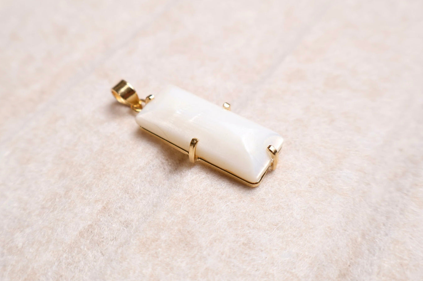 side view of mother of pearl pendant